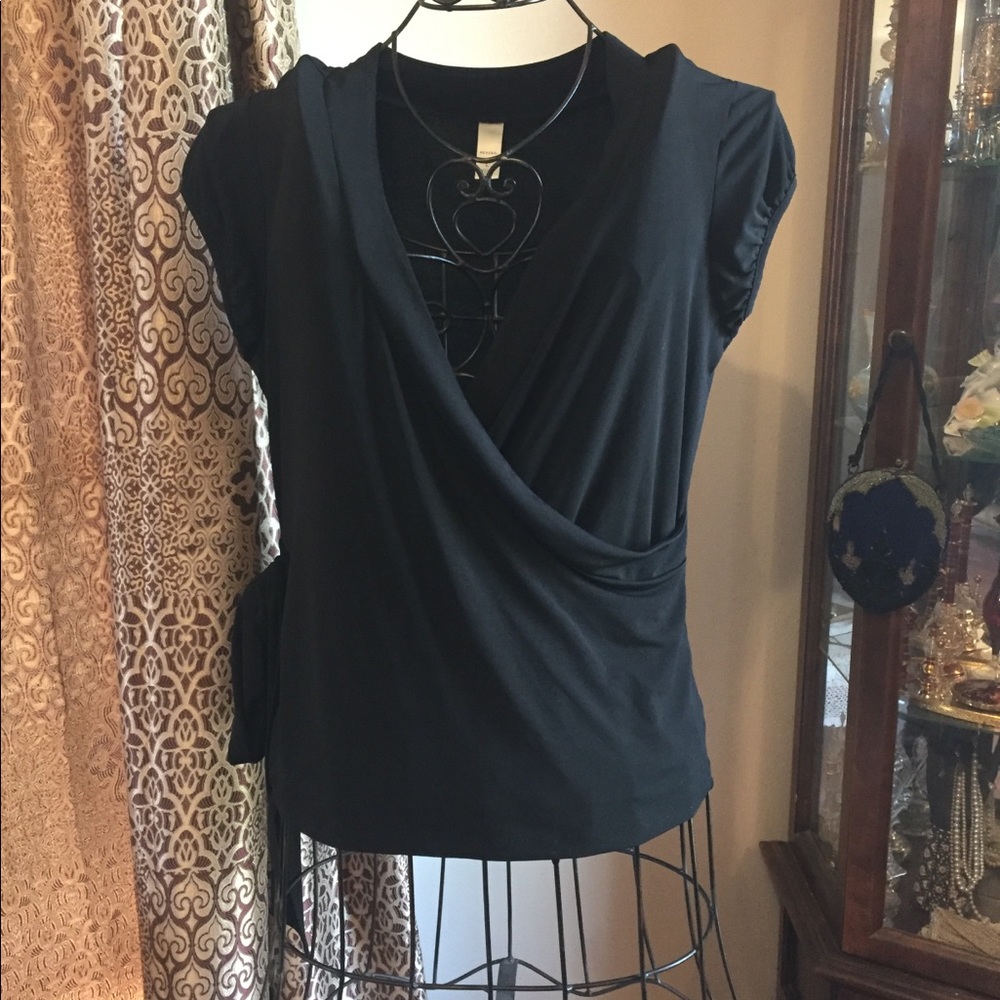 Merona black top ties in side